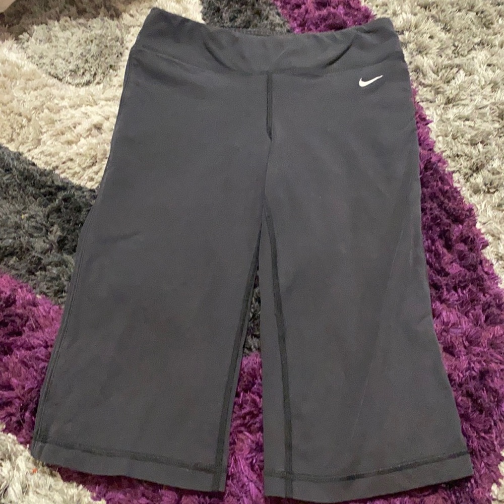 Nike medium black capris
